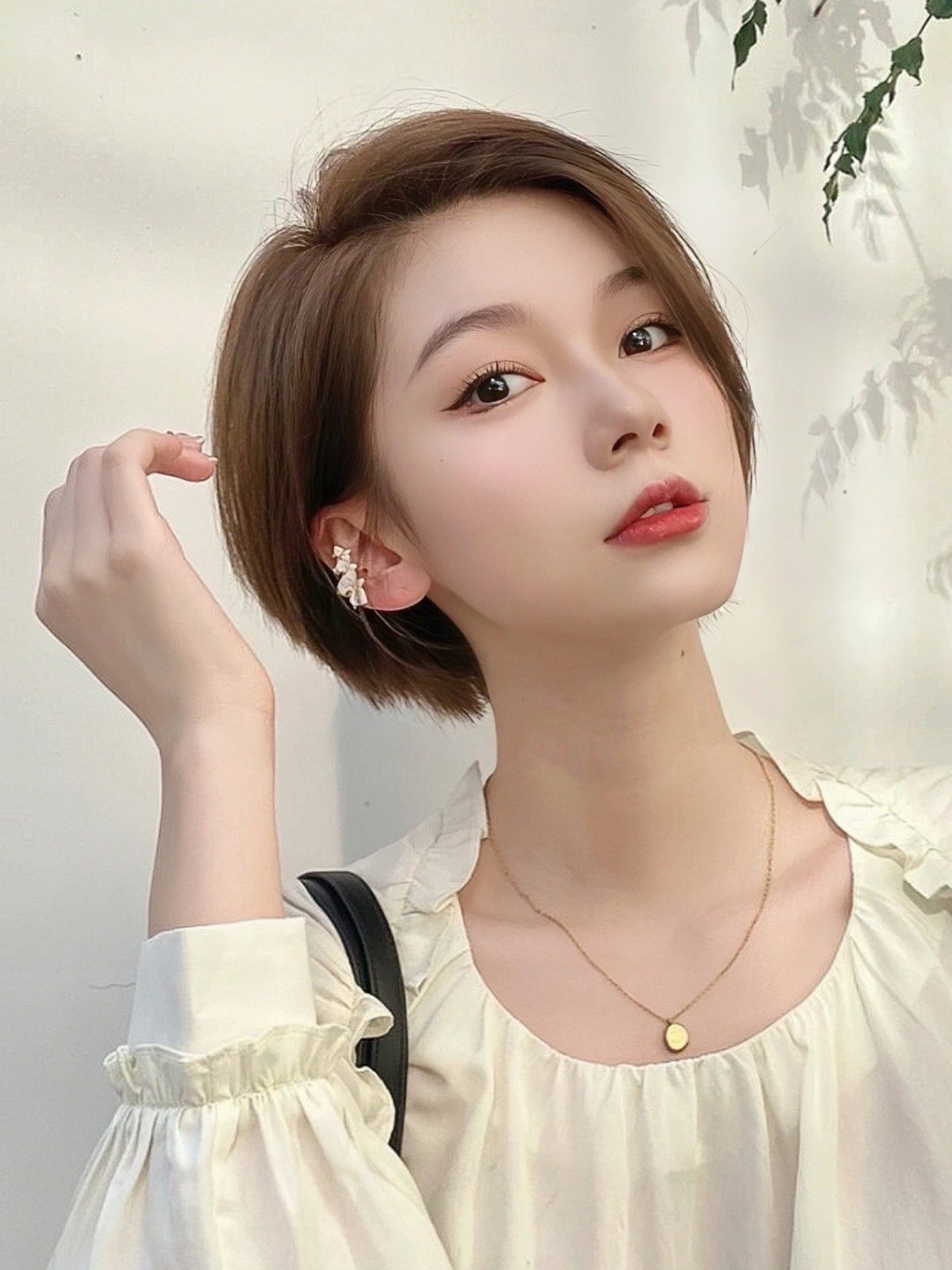 减龄显脸小女生都无法抗拒的短发发型~韩式挂耳减龄短发
修饰脸型
