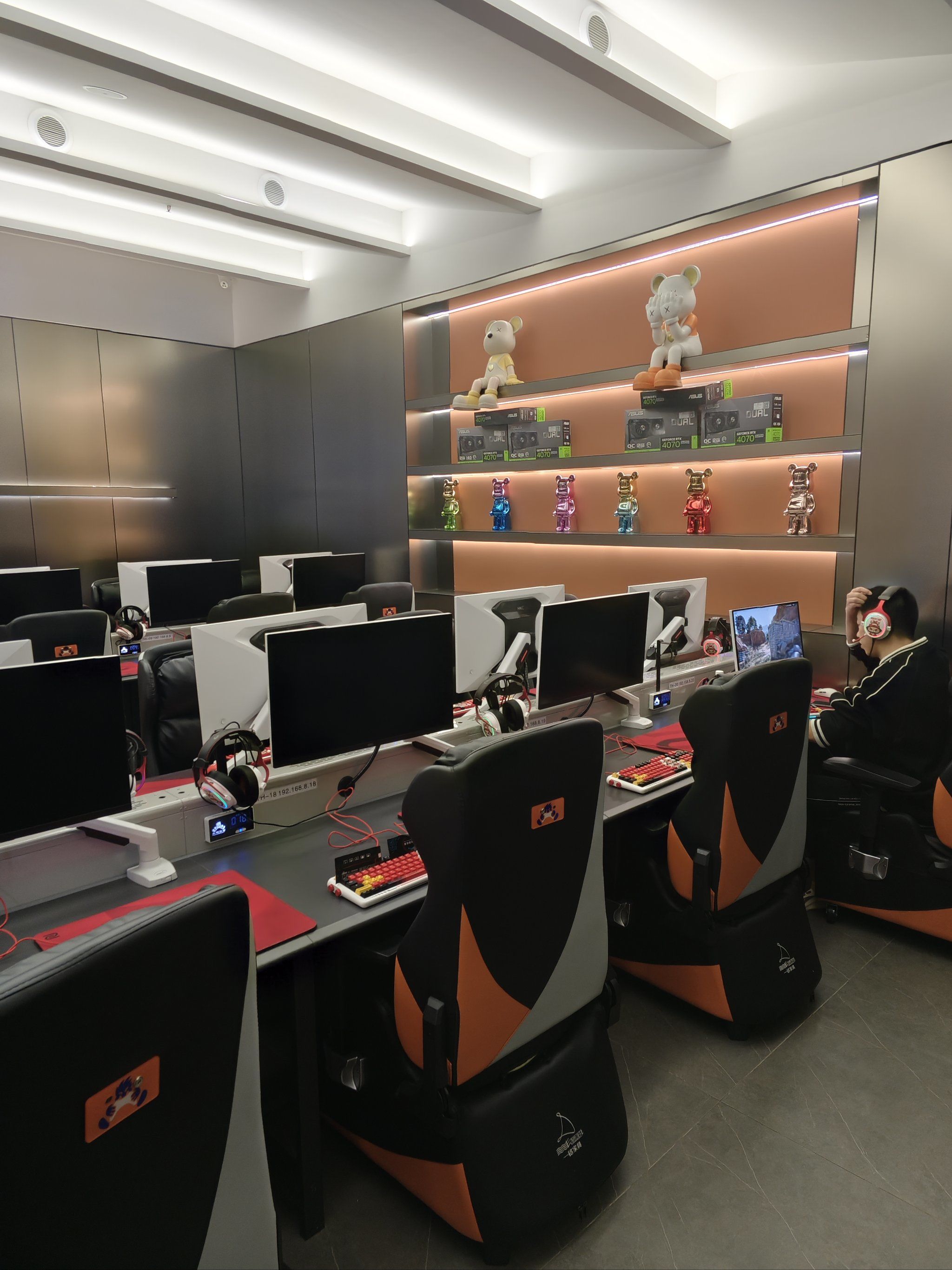 的座椅和充足的空间,让玩家在长时间的游戏过程中也能保持良好的体验