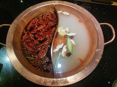 -山城鼎重庆老火锅(西安钟楼店)