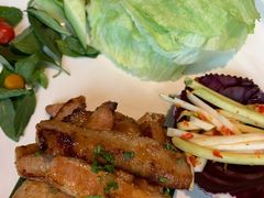 蜜糖炭烧猪颈肉配沙拉-星叶·东南亚料理(宁波万象汇店)
