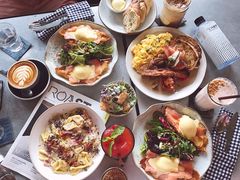 -ROAST coffee & eatery