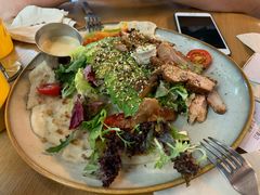 照烧鸡肉配牛油果拉法沙拉-HELLO 27 意面·沙拉·帕尼尼