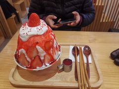 草莓生乳冰-怪物的冰与火(天虹商场中山路店)