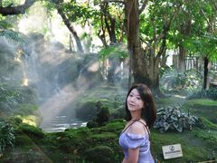 -Chom Cafe and Restaurant