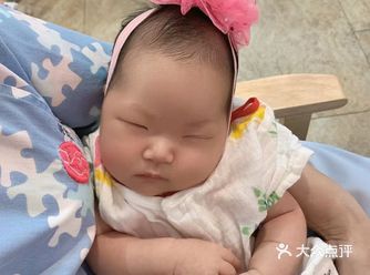 在华儒月子会所过第一个满月生日