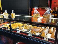 面包甜点陈列柜-Salon de The de Joel Robuchon(外滩18号店)