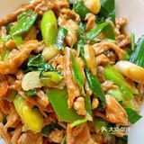 蒜苗炒肉丝,好吃很下饭!