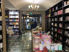 -钟书阁(松江泰晤士小镇店)