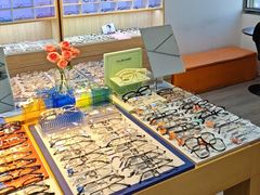 -天空之镜眼镜店蔡司依视路配镜授权零售店(望京颐堤港店)