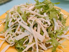 -红栌温泉山庄生态美食餐厅