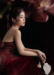 -喜爱高定婚纱摄影