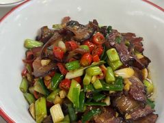 大蒜叶炒腊肉-寻乡迹· 湖南家宴(竹坑店)