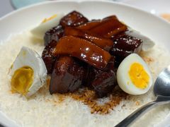 咸蛋茨菰红烧肉-屋里厢上海菜馆
