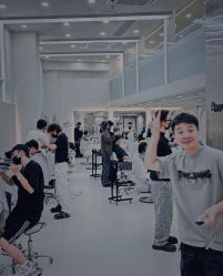 -十六番发型师事务所