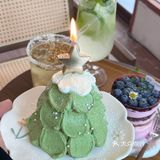 ㅤ 值得一试就是他们家甜品，圣诞树和蓝莓塔一点都不踩雷！