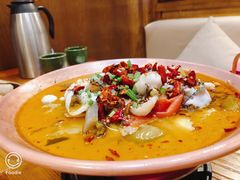 香辣酸菜黑鱼火锅-云海肴·汽锅鸡·云南菜(天津国金汇店)