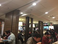 等位区-麦当劳(凌云天地长桥店)