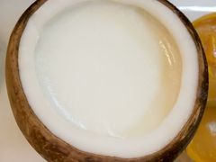 -志龙皇冠吃货椰子铺