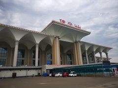 -伊宁站