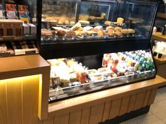 面包甜点陈列柜-星巴克(成都机场T2店)