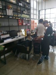 -马克男发时尚店