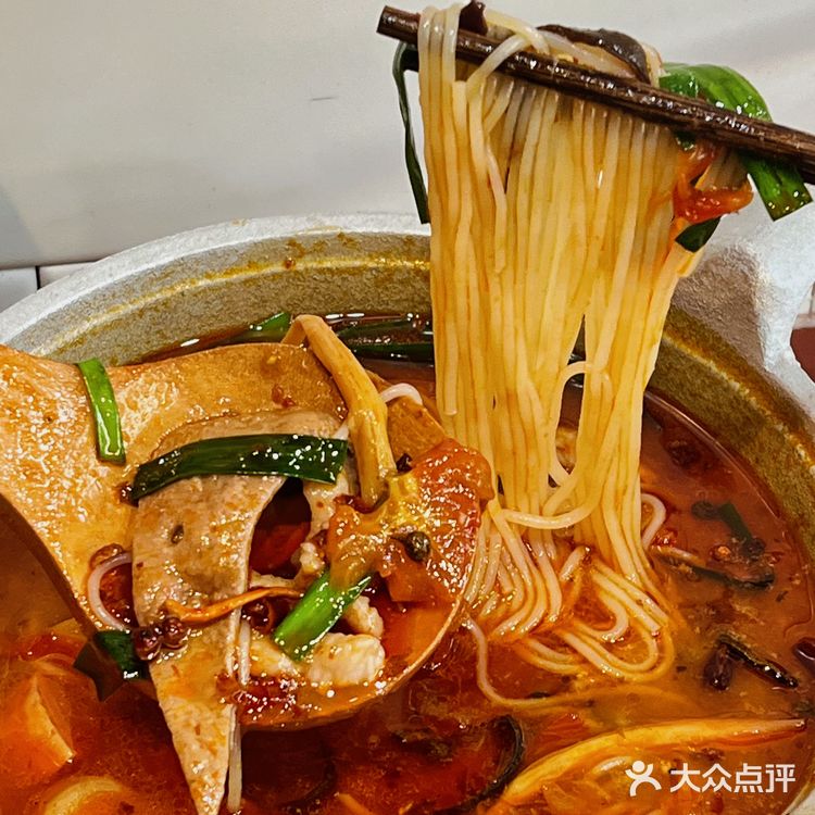 不用羡慕成都重庆!上海也有曾三仙米线了!