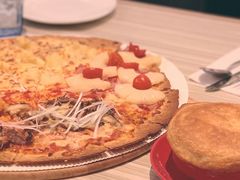 四合一巨大的披萨-必胜客(世欧广场店)