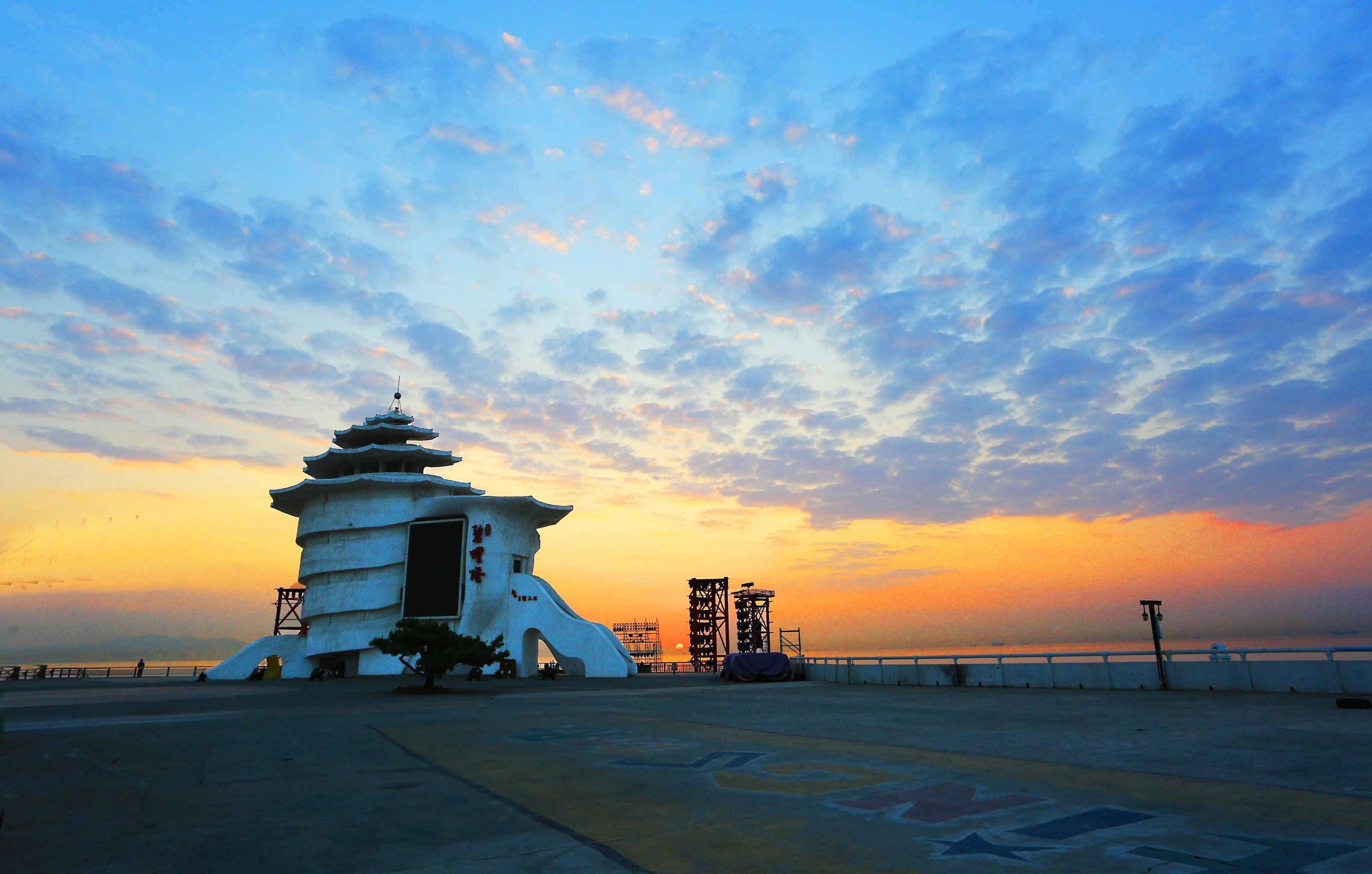 北戴河碧螺塔海上酒吧公园,海风拂面,音乐飘荡