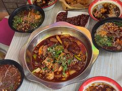-爆炸头阿姨小四川正宗川味小吃(无任何分店)