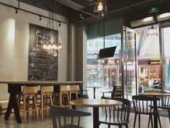 大堂-HELLO 27 意面·沙拉·帕尼尼