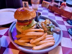 -鲨鱼美式餐厅酒吧Sharky