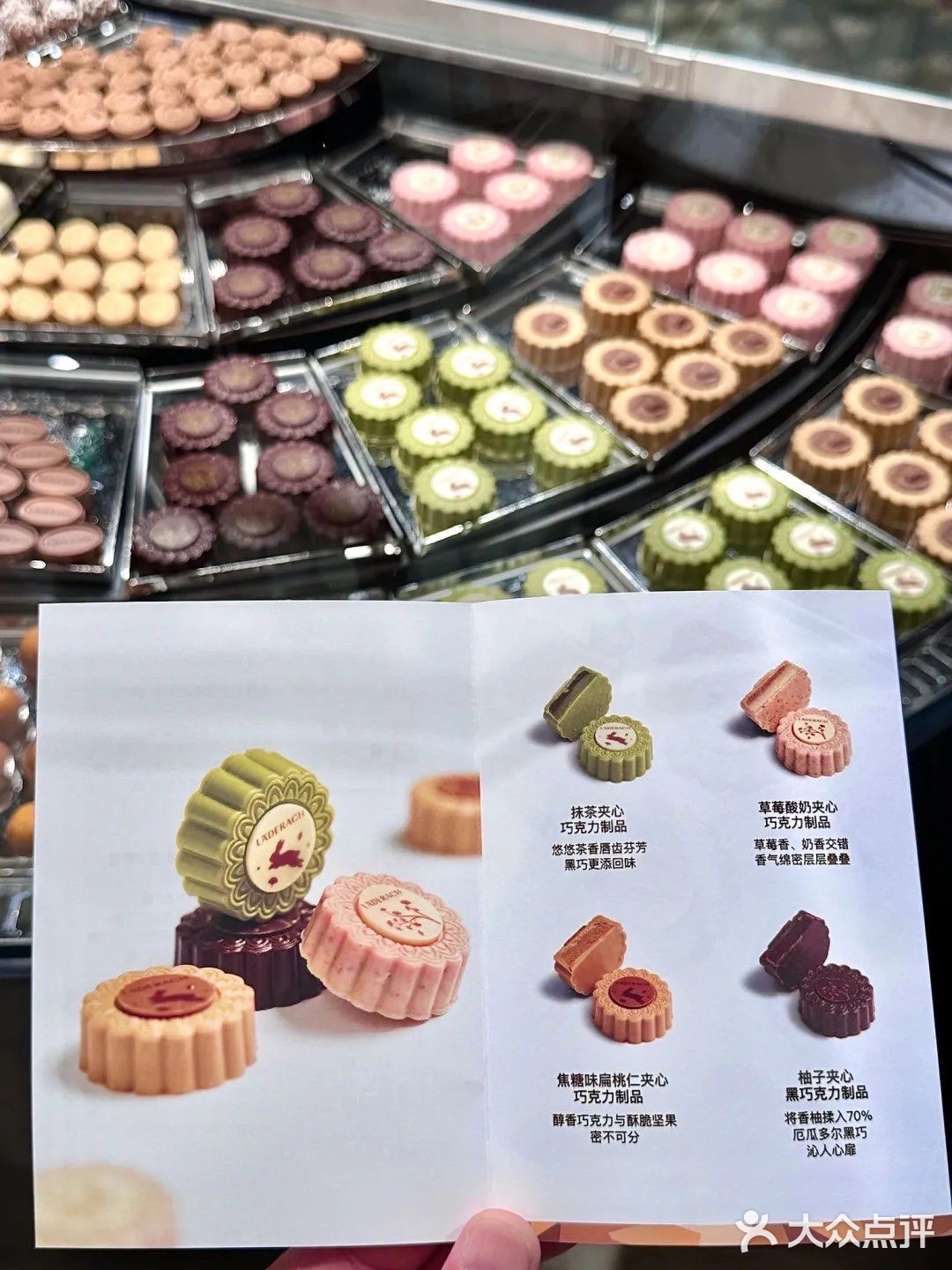 有钱人吃的月饼已经next level…！！