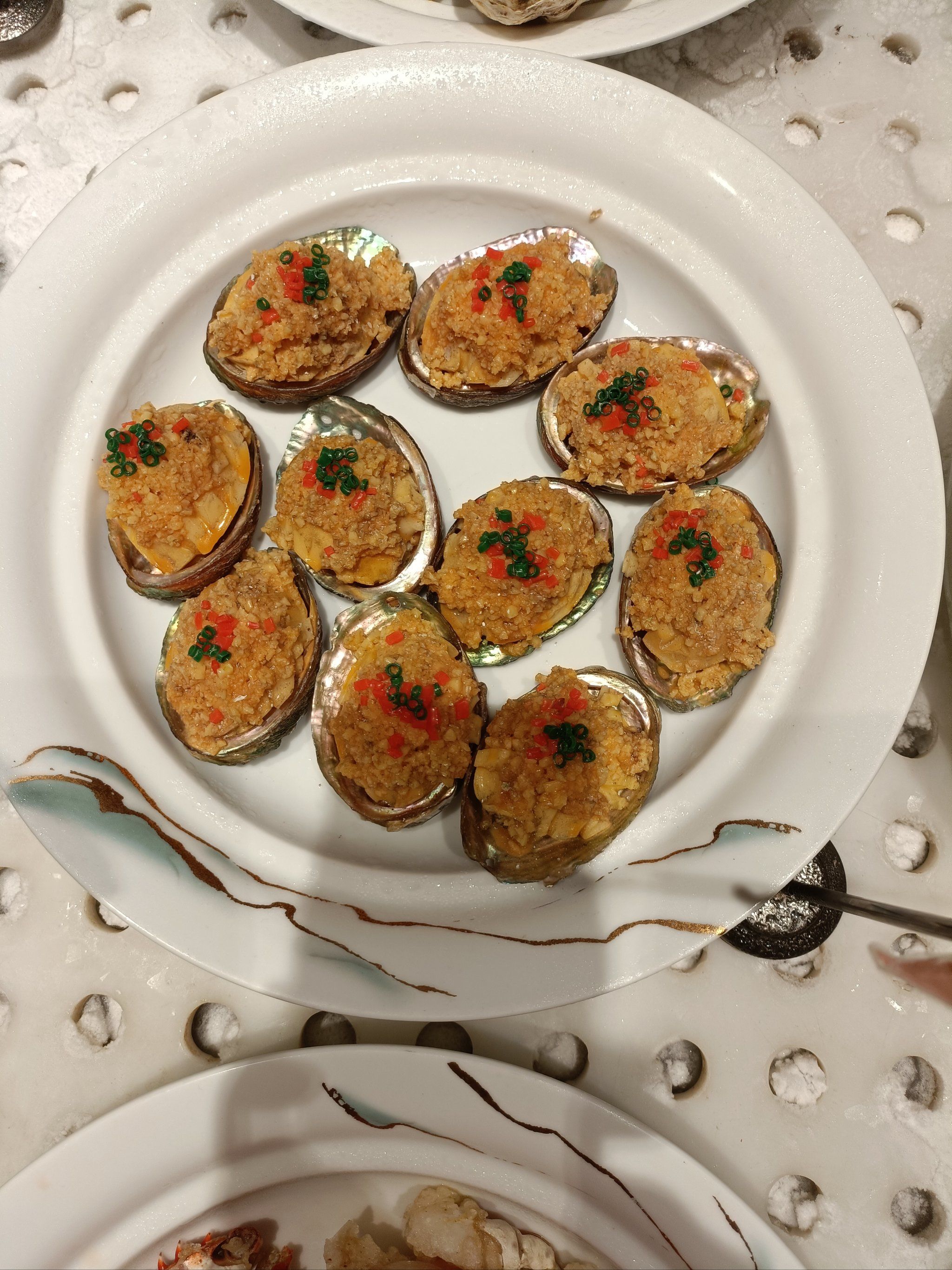 梁家大院周市店蒜蓉小鲍鱼,滋味鲜美,烹饪