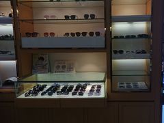 -光明眼镜·蔡司授权(徐泾店)