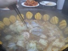 热气腾腾的铁锅炖鱼-金明姬铁锅炖(东坝店)