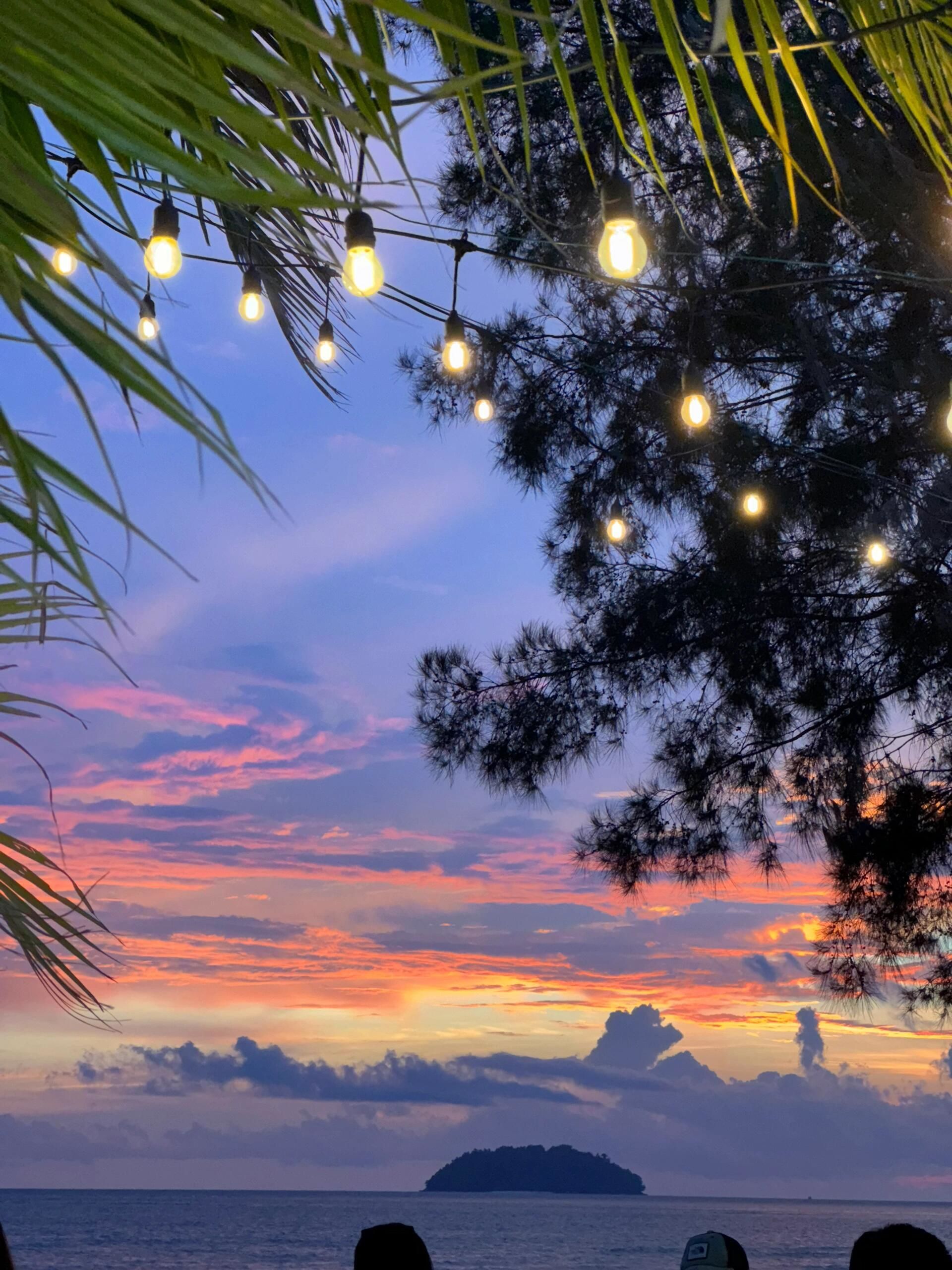 晚霞染红了天空