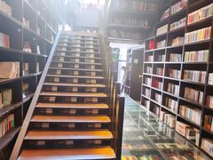 -钟书阁(松江泰晤士小镇店)