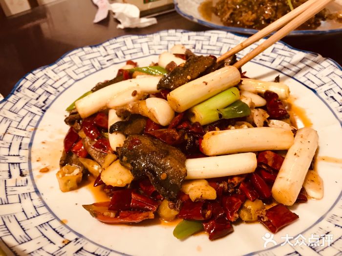 百年粉蒸牛肉红烧牛脊髓图片