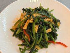 -汗腾格里·风味餐厅(新疆驻京办店)