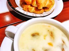 土豆蘑菇浓汤-斗牛士牛排(南京东路店)