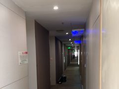 -卡罗酒店(东门晒布地铁站店)