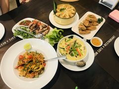 -Chom Cafe and Restaurant