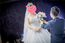 -艾米丽婚纱礼服