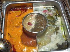 -巴渝瓦肆重庆鲜火锅(宝龙环湖店)