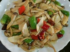 炒菌子-民食香·腊排骨野生菌美食(木府店)