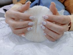 -灰姑娘美甲美睫馆