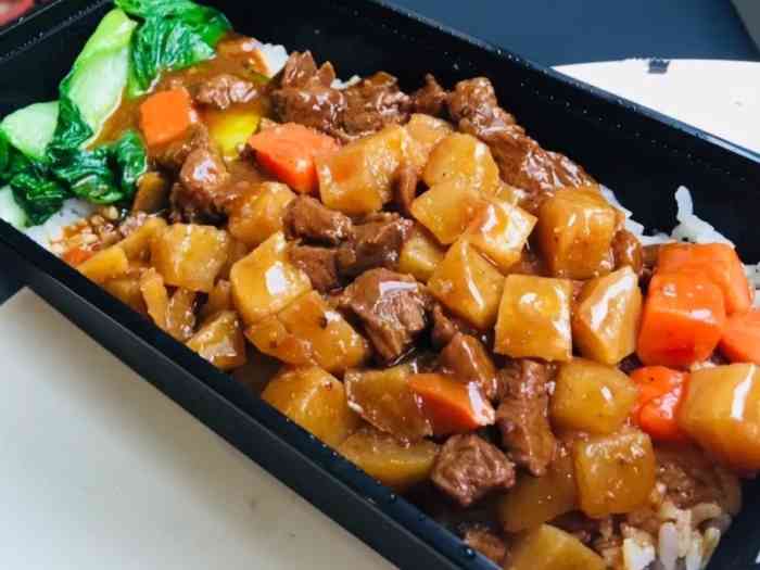 米多面多(民治店)-"包装很简约,招牌土豆牛肉便当看起来很有食.