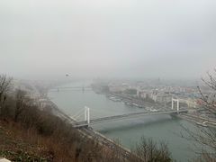-多瑙河畔鞋履雕塑
