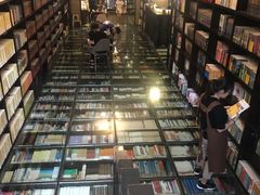 -钟书阁(松江泰晤士小镇店)