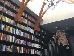 -钟书阁(松江泰晤士小镇店)